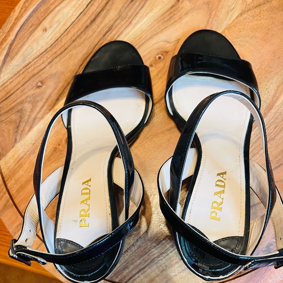 authentic PRADA - Picture 4 of 11